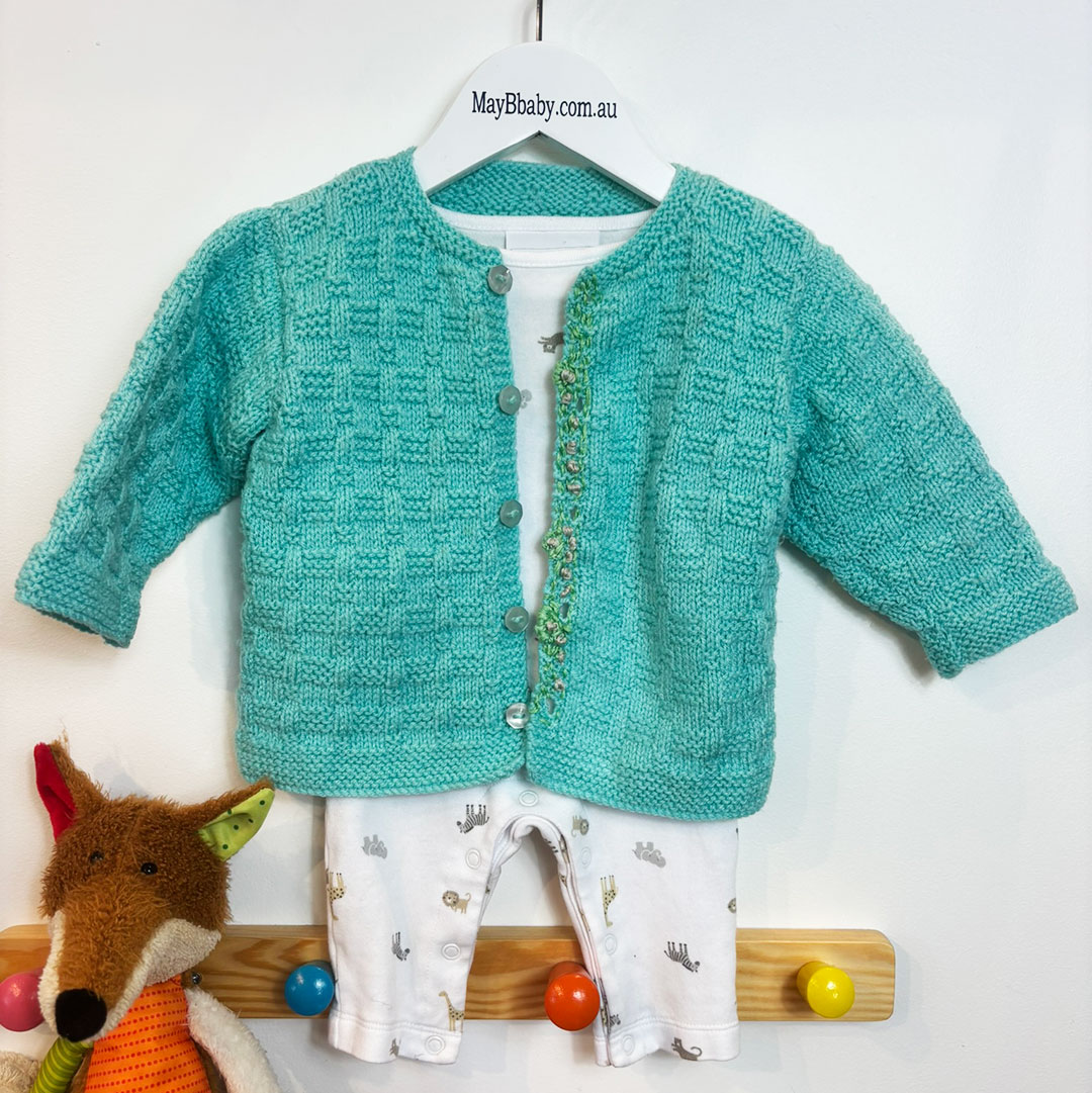 THE LITTLE WHITE COMPANY LONDON ONESIE + NEXT UK ONESIE + HAND KNIT CARDIGAN 0-3 MONTHS - Image 4