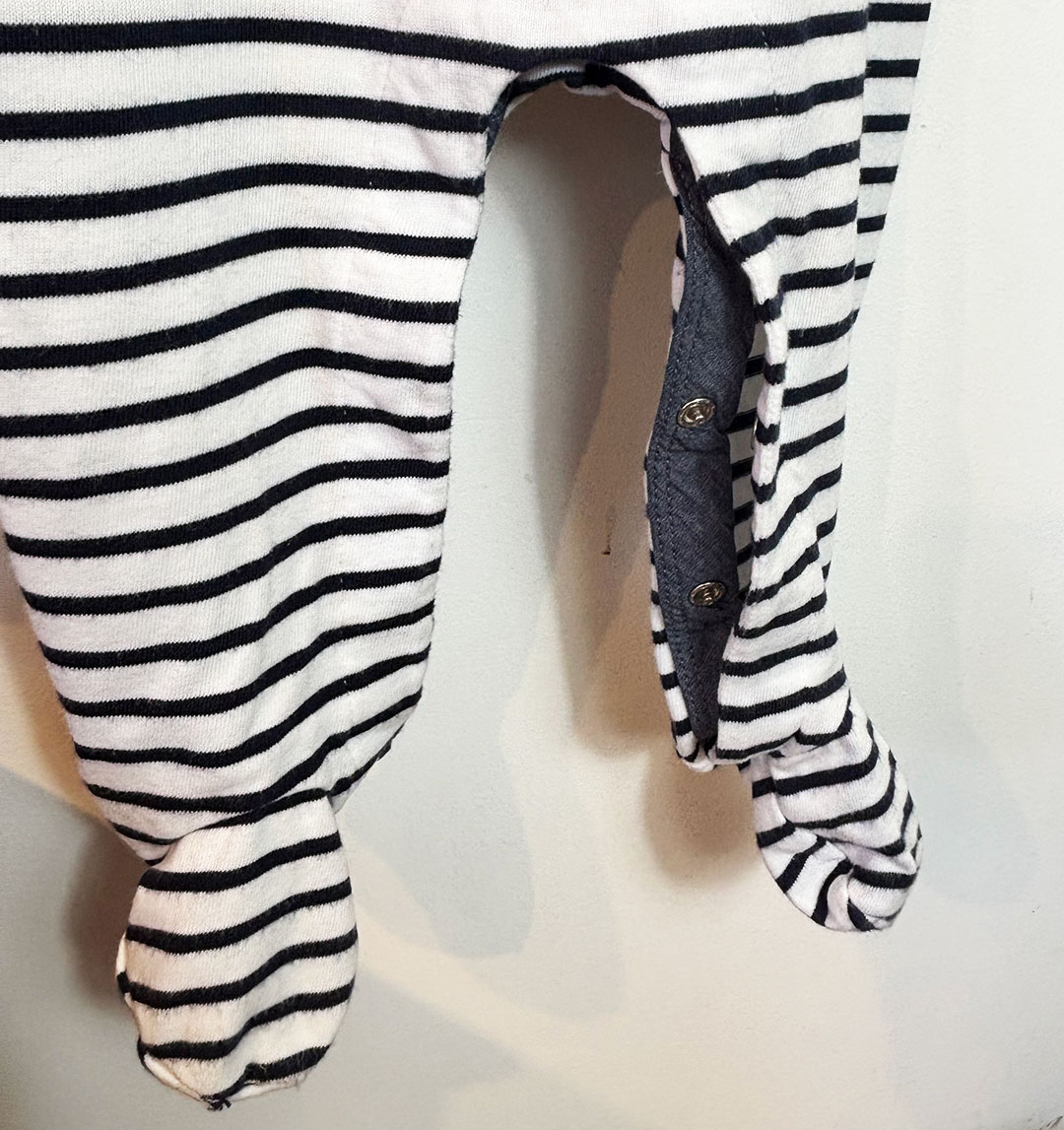 JASPER CONRAN JUNIOR ONESIE + THE WHITE COMPANY LONDON ONESIE 6-18 MONTHS - Image 7